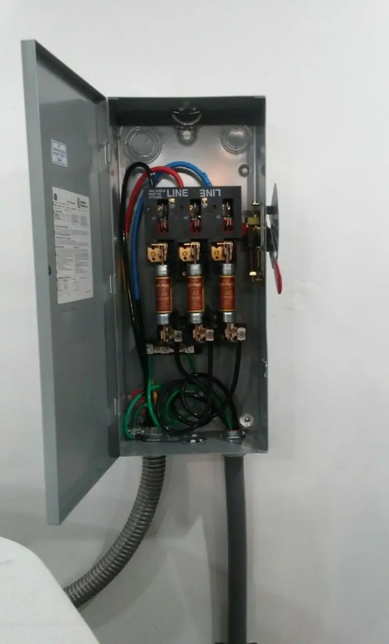Three-phase disconnect switch installed for Smoke Detector Installation in Doolittle